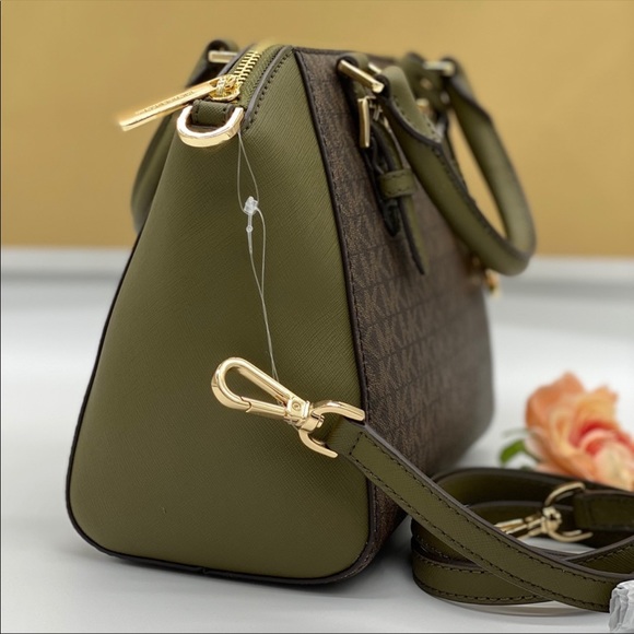 MICHAEL KORS CIARA MD MESSENGER DUFFLE Multi - Picture 5 of 16